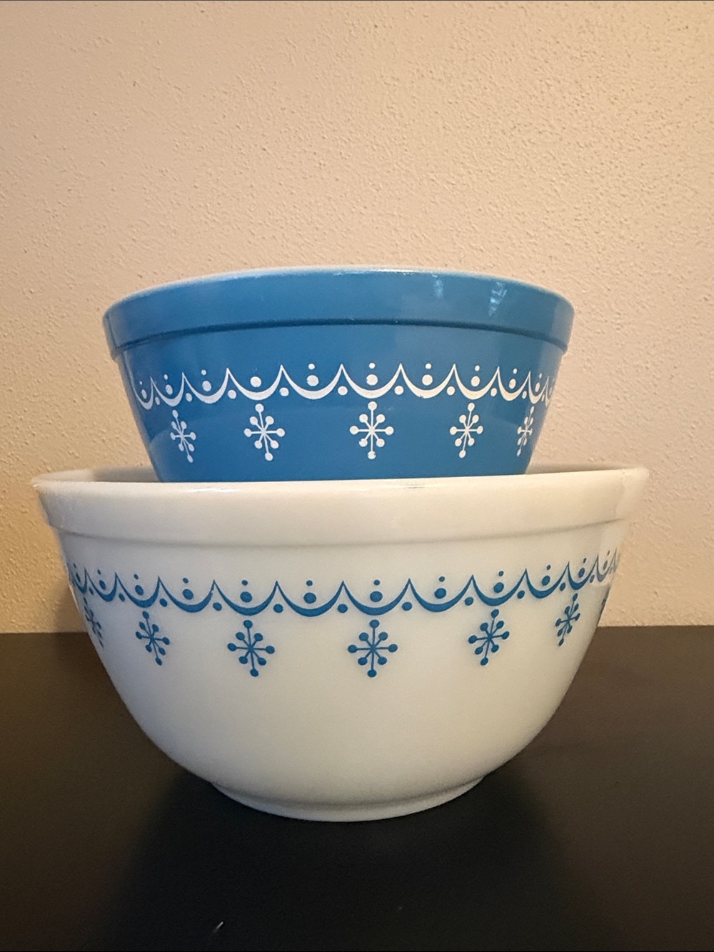 Vintage Pyrex Snowflake Blue Garland nesting mixing bowl set - Picture 2 of 9